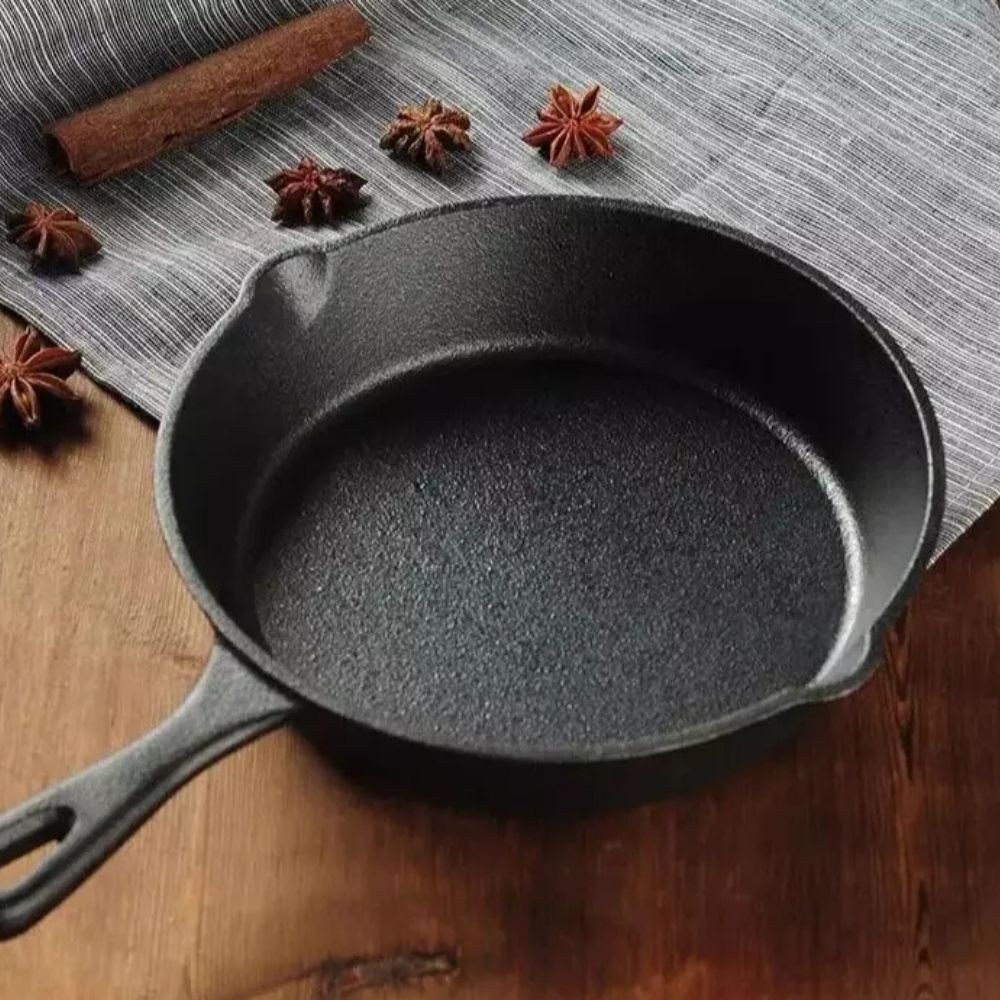 Schwarze Gusseisen-Bratpfanne