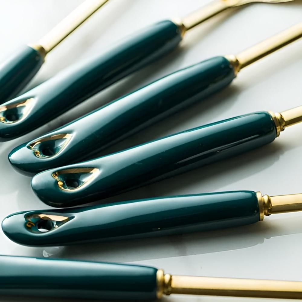 Goldenes Edelstahl-Besteckset