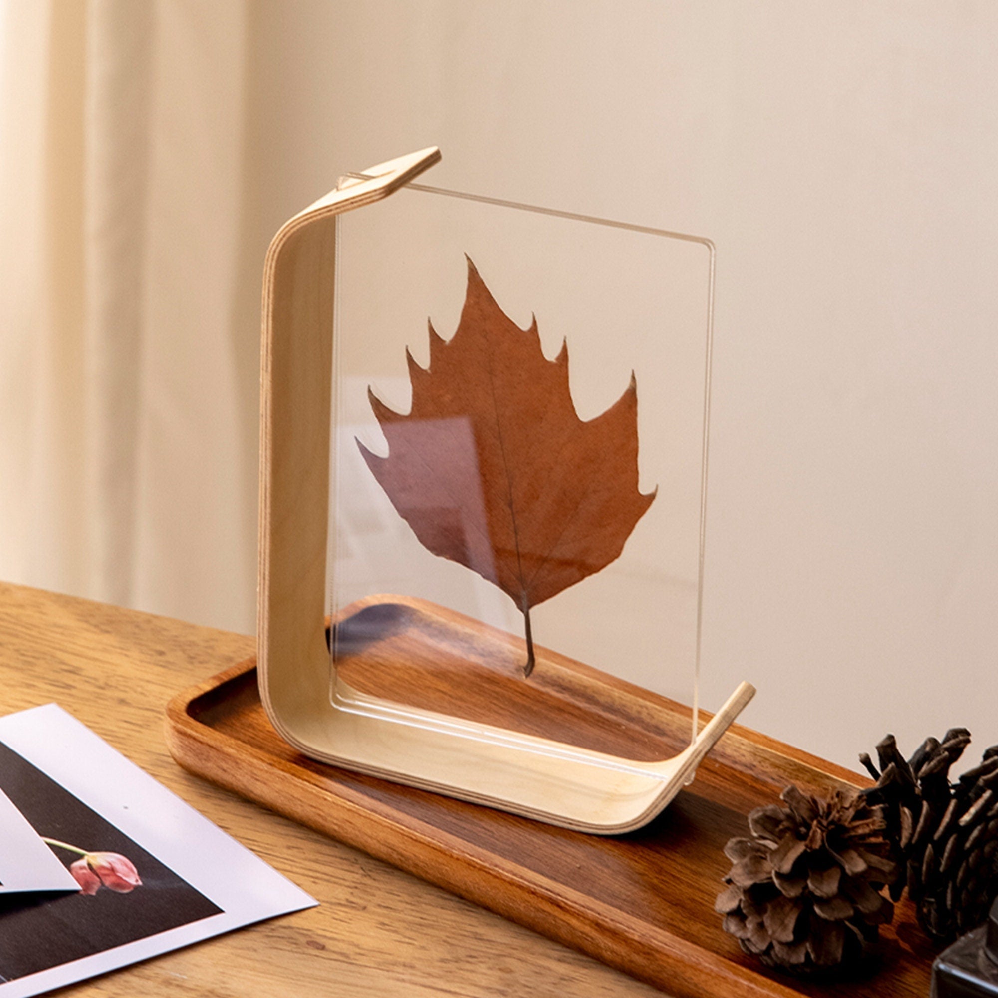 Noire - Handgefertigter Holz-Bilderrahmen aus Walnuss oder Buche