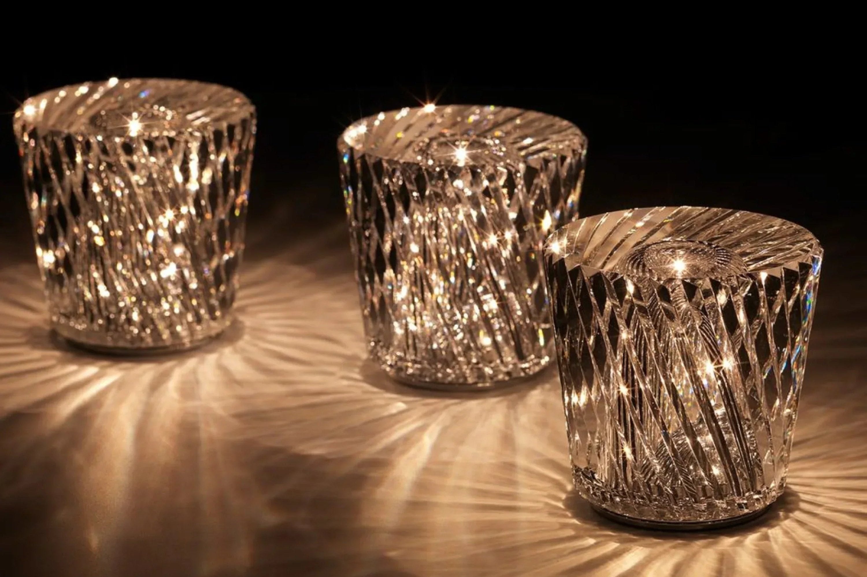 Kristall Tischlampe VÉLORIA | Diamant-Look & 360° Lichtspiel | Kabellos & USB wiederaufladbar | Bis zu 12 Stunden Lichtdauer
