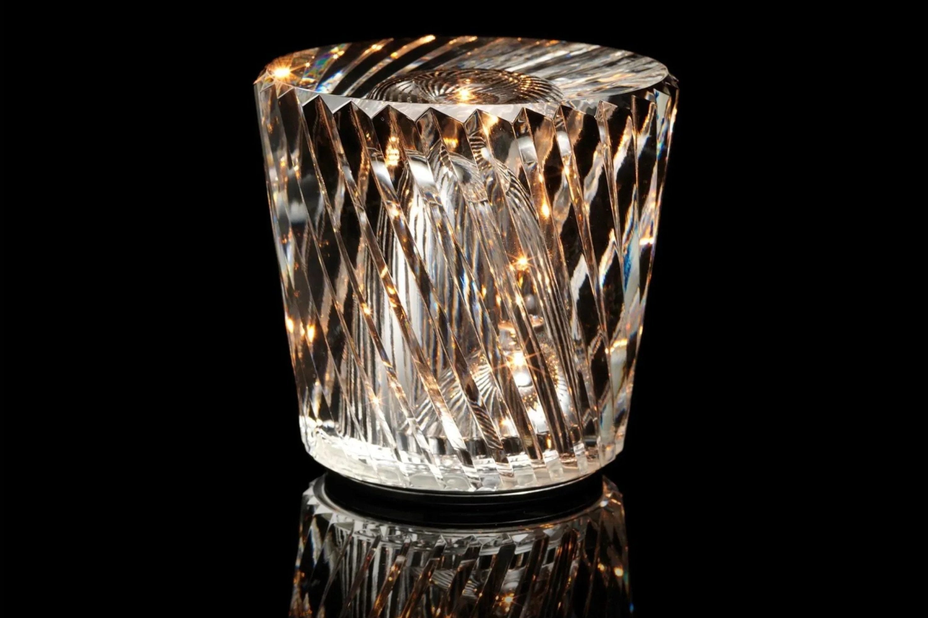 Kristall Tischlampe VÉLORIA | Diamant-Look & 360° Lichtspiel | Kabellos & USB wiederaufladbar | Bis zu 12 Stunden Lichtdauer