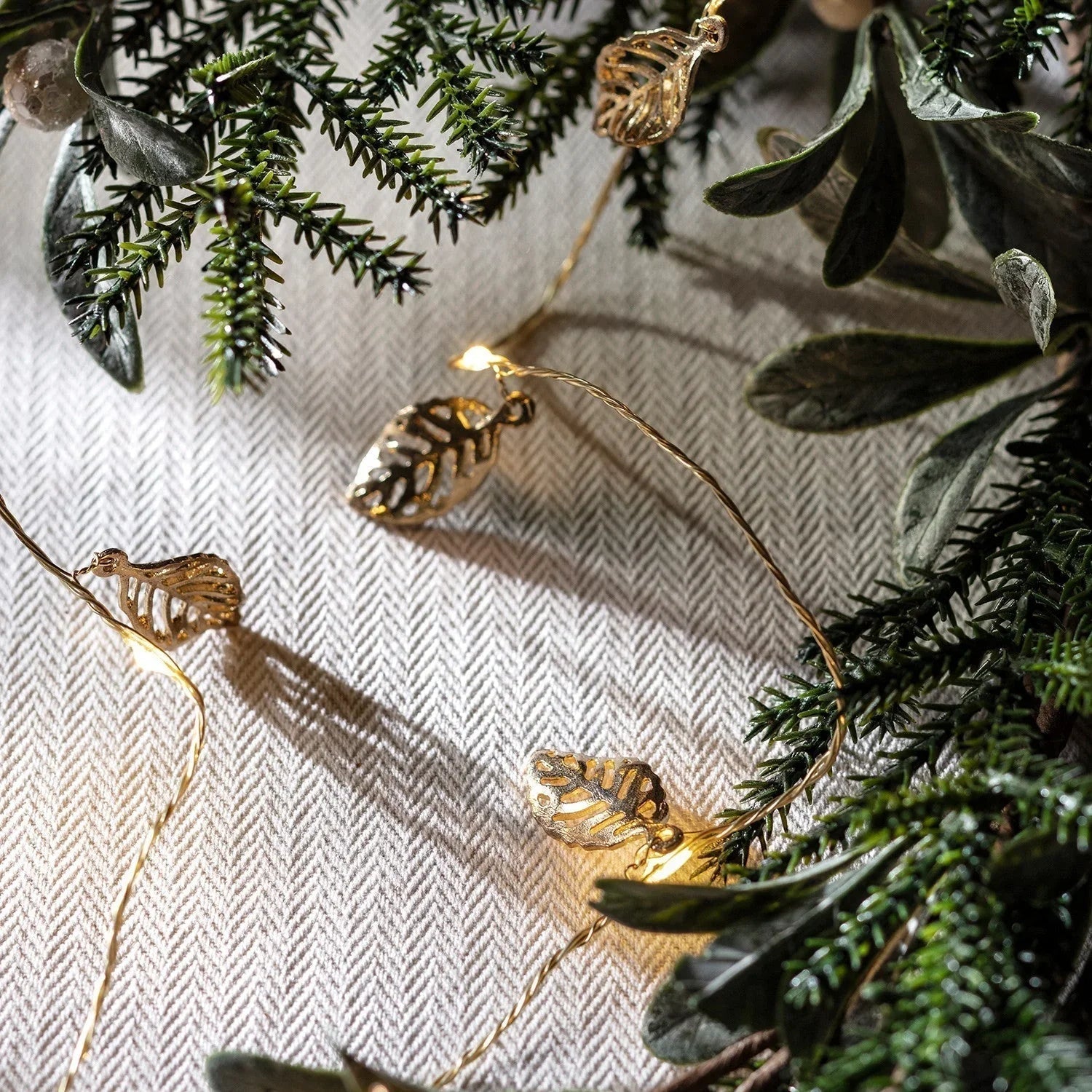 Goldblatt Lichterkette - Weihnachtsdekoration - Warmweißer Glanz