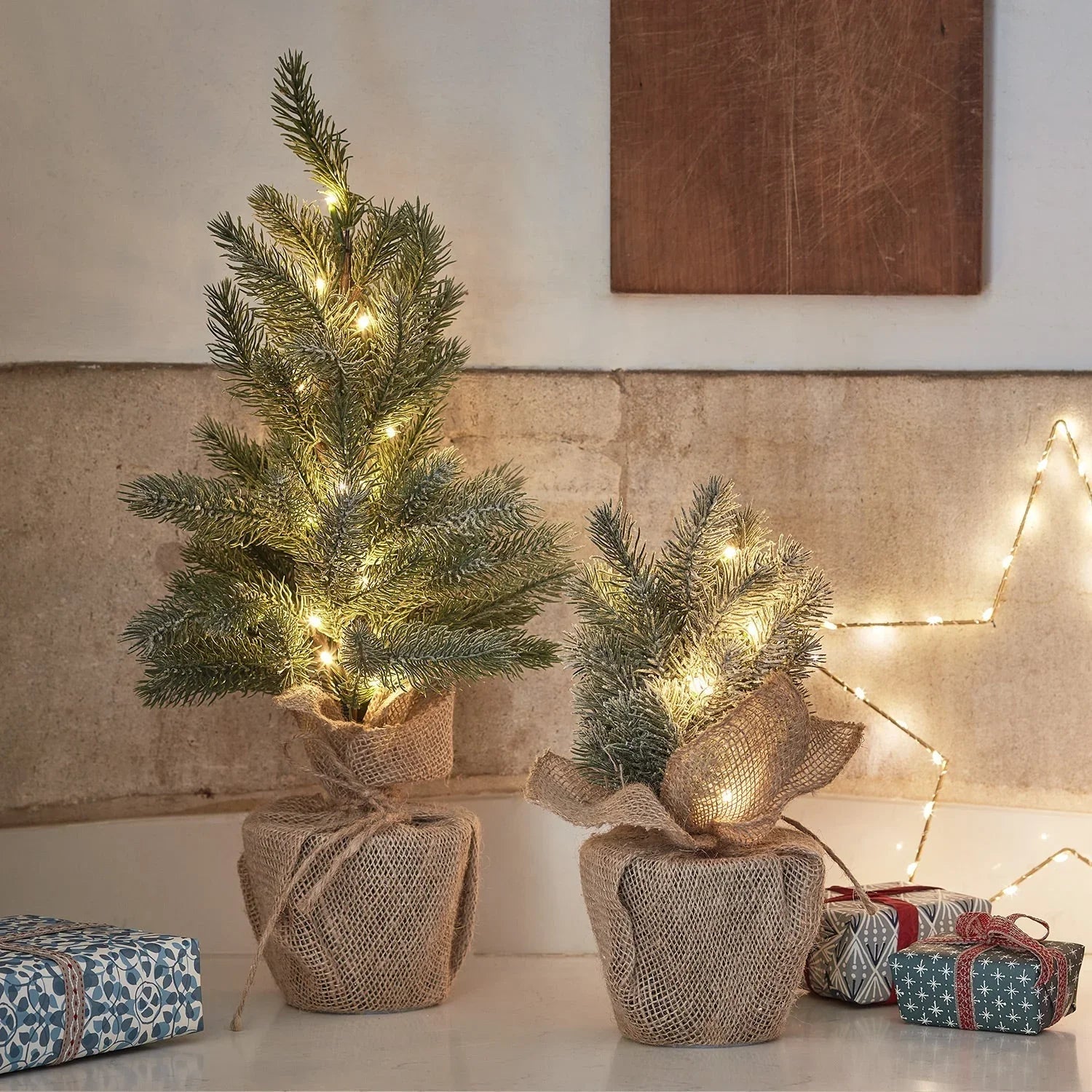 Vorbeleuchteter Mini-Weihnachtsbaum - LED-Lichter - Frostige Äste