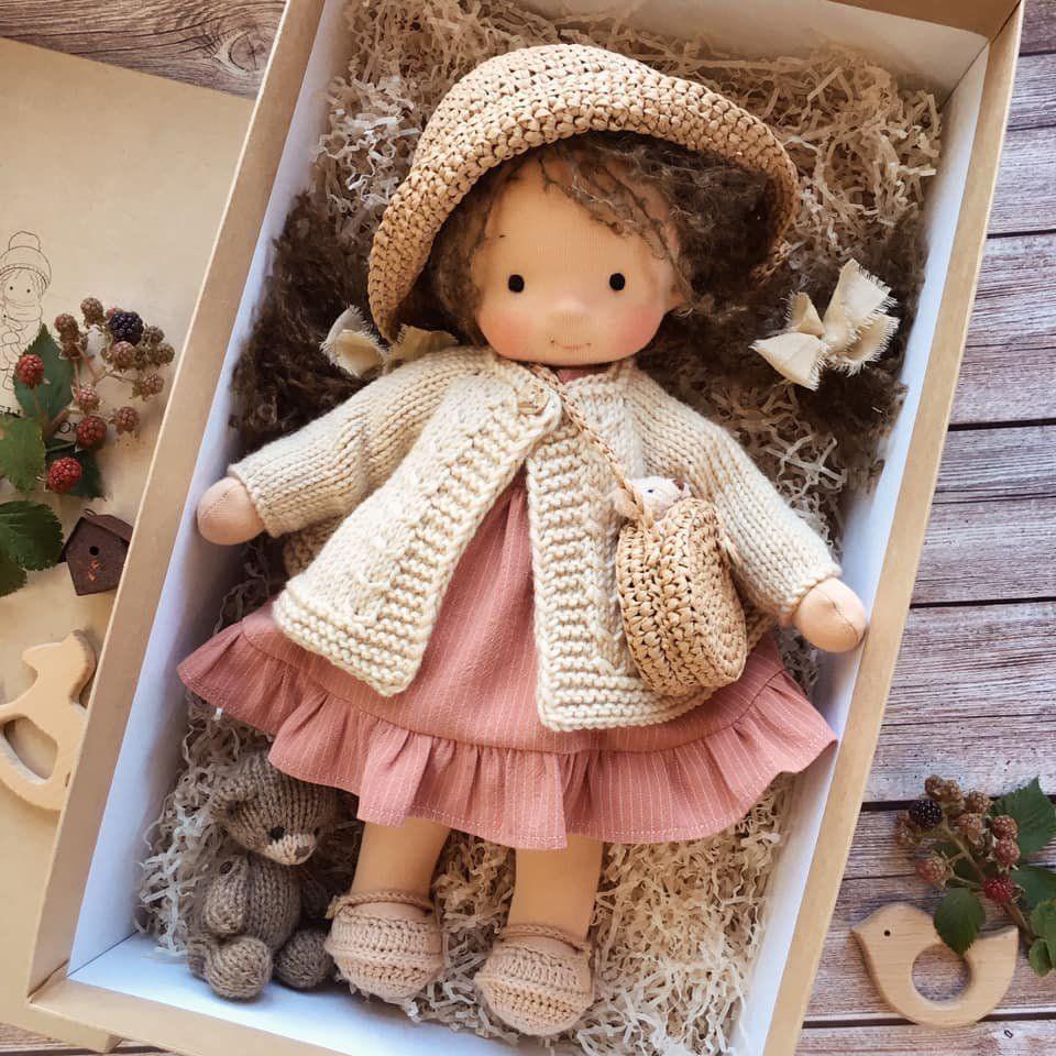 Handgefertigte Waldorf-Puppe „Poppi“ | 35cm | Bio-Baumwolle & Hypoallergene Textilien | Pädagogisch wertvolles Spielzeug | Haptische Sensorikförderung